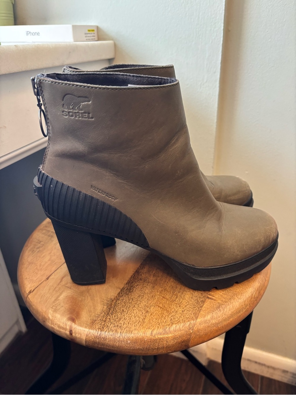 Sorel  David Waterproof Taupe olive green  Leather Ankle heal Bootie 8.5